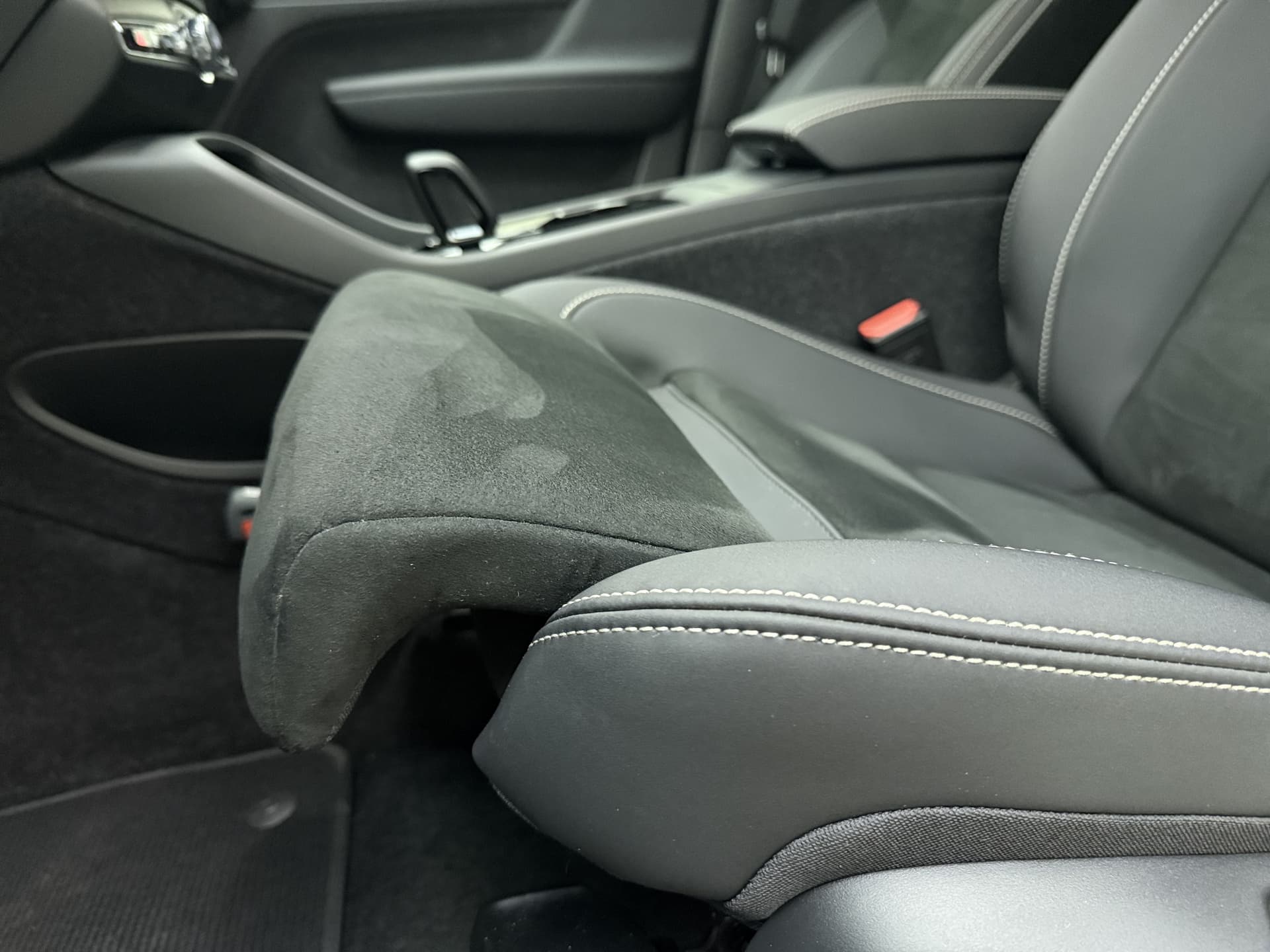 Volvo XC40 Twin 408pk Plus / Nubuck / Getint glas / Trekhaak / All Season / PDC + Camera / Stoel + Stuurw. Verwarming / Keyless / El. Achterklep / Warmtepomp / thumbnail 30