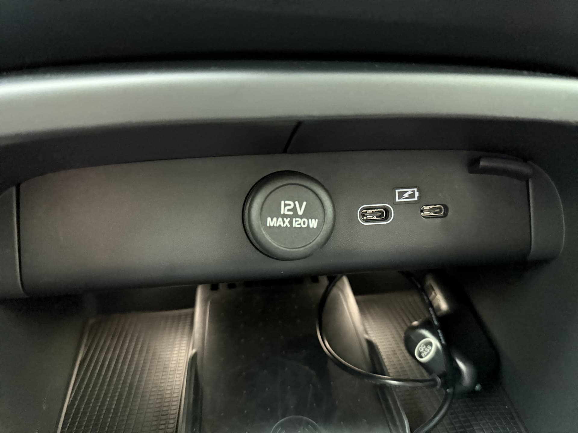 Volvo XC40 Twin 408pk Plus / Nubuck / Getint glas / Trekhaak / All Season / PDC + Camera / Stoel + Stuurw. Verwarming / Keyless / El. Achterklep / Warmtepomp / thumbnail 38