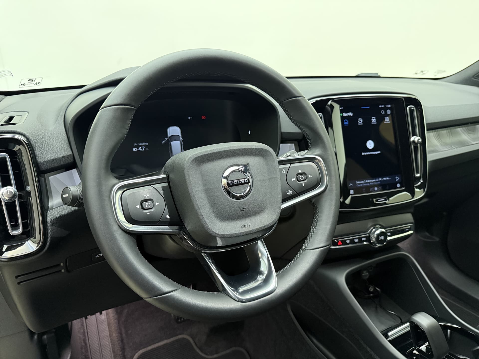 Volvo XC40 Twin 408pk Plus / Nubuck / Getint glas / Trekhaak / All Season / PDC + Camera / Stoel + Stuurw. Verwarming / Keyless / El. Achterklep / Warmtepomp / thumbnail 39