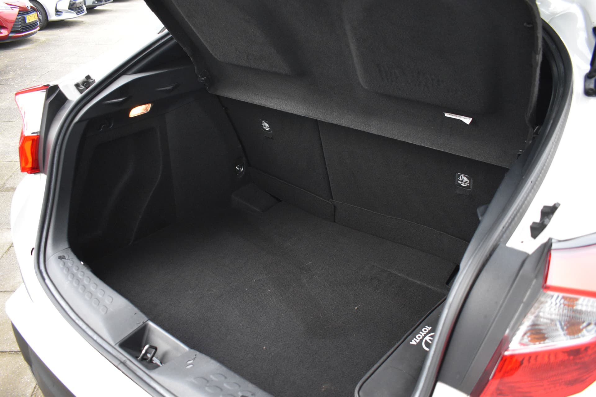 Toyota C-HR 1.8 Hybrid Dynamic Automaat 122pk thumbnail 6