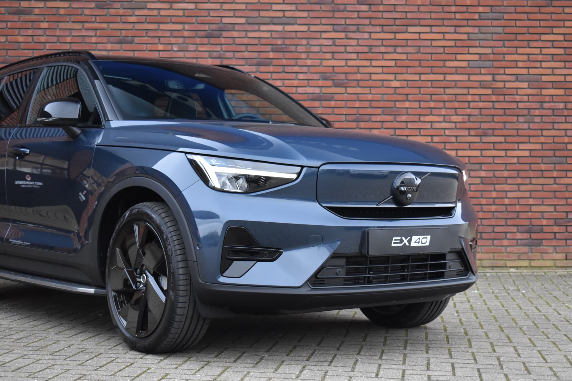 Volvo EX40 Twin Motor 408PK Ultra Black Edition 82 kWh thumbnail 2