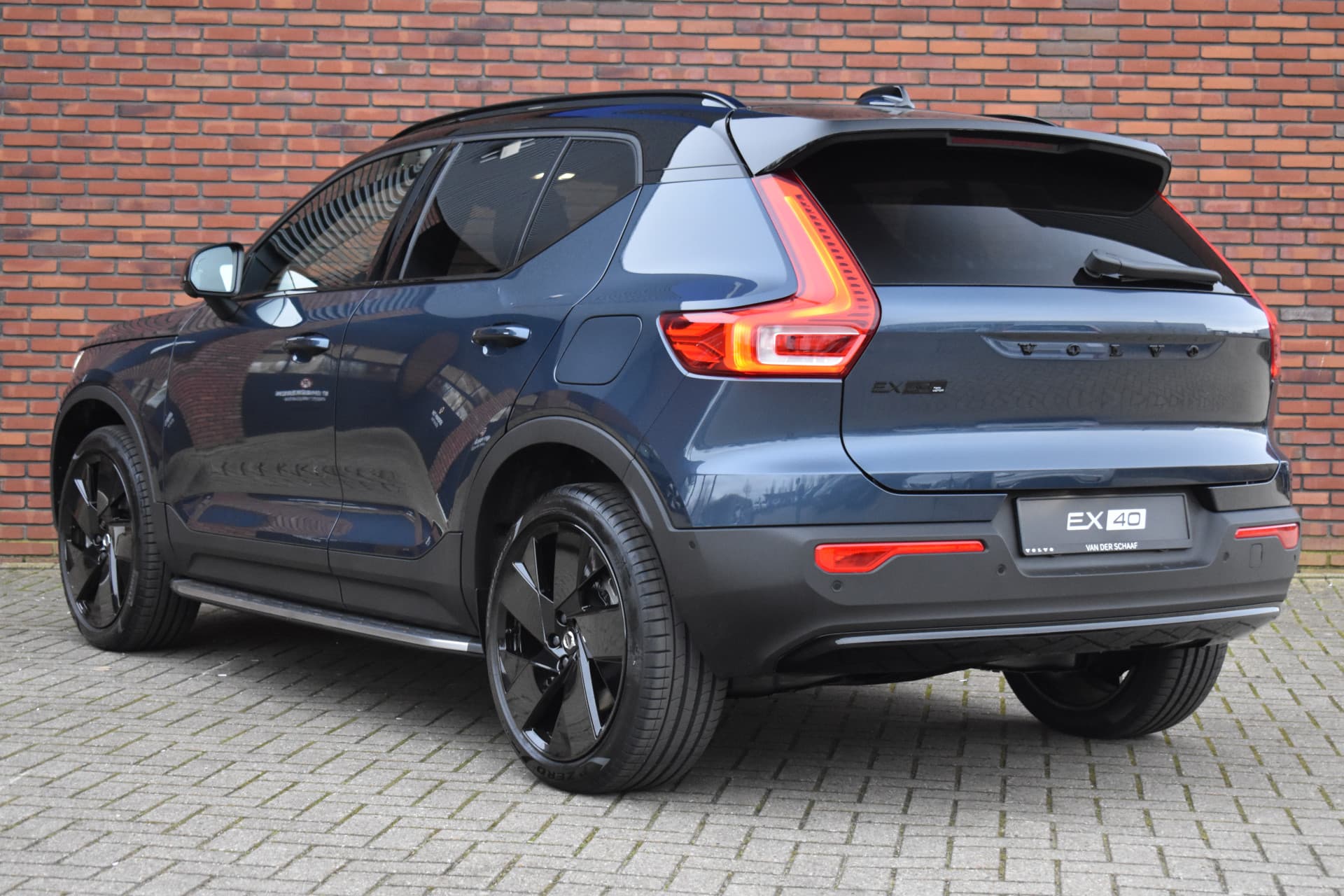 Volvo EX40 Twin Motor 408PK Ultra Black Edition 82 kWh thumbnail 3