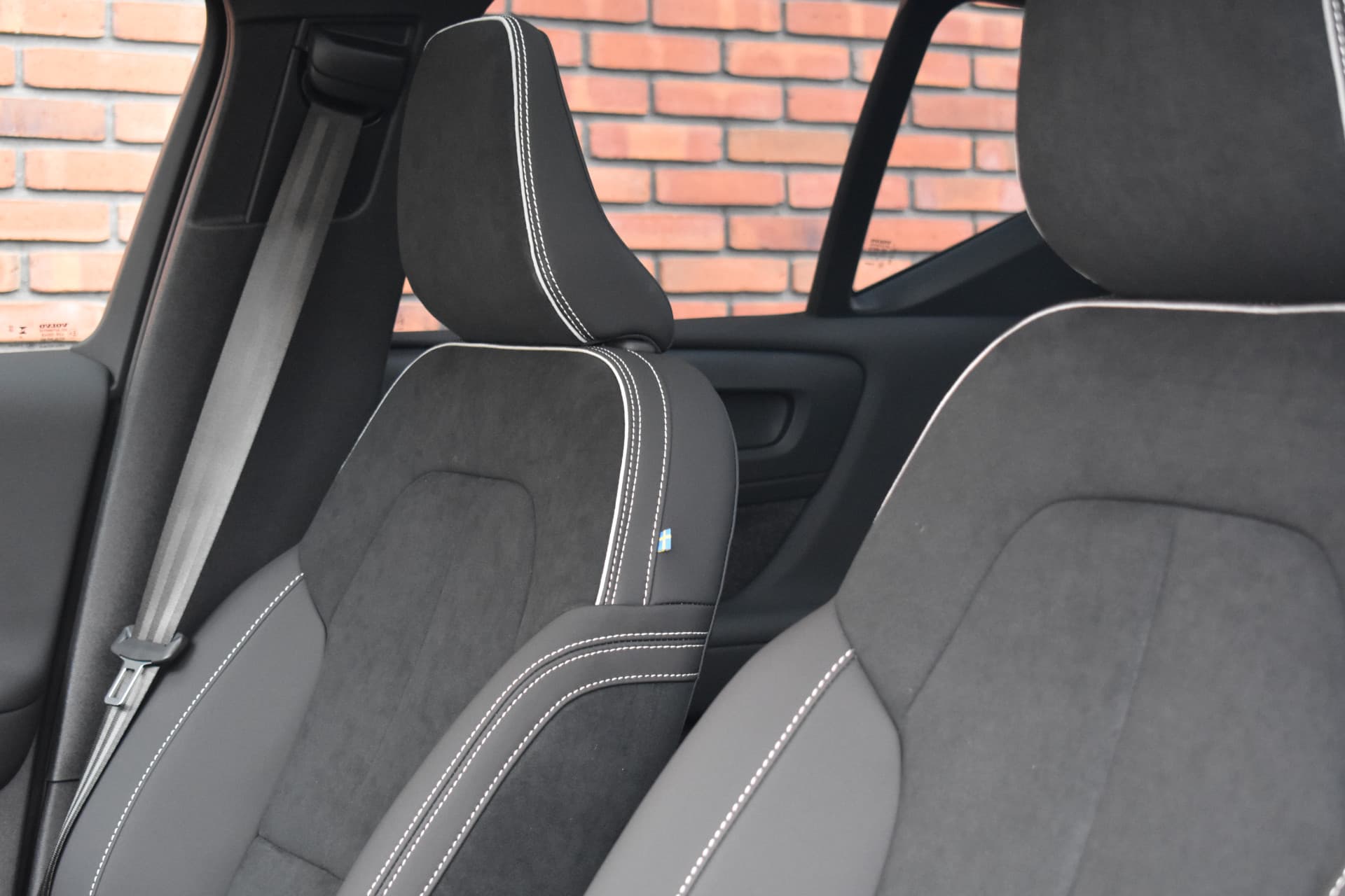 Volvo EX40 Twin Motor 408PK Ultra Black Edition 82 kWh thumbnail 5