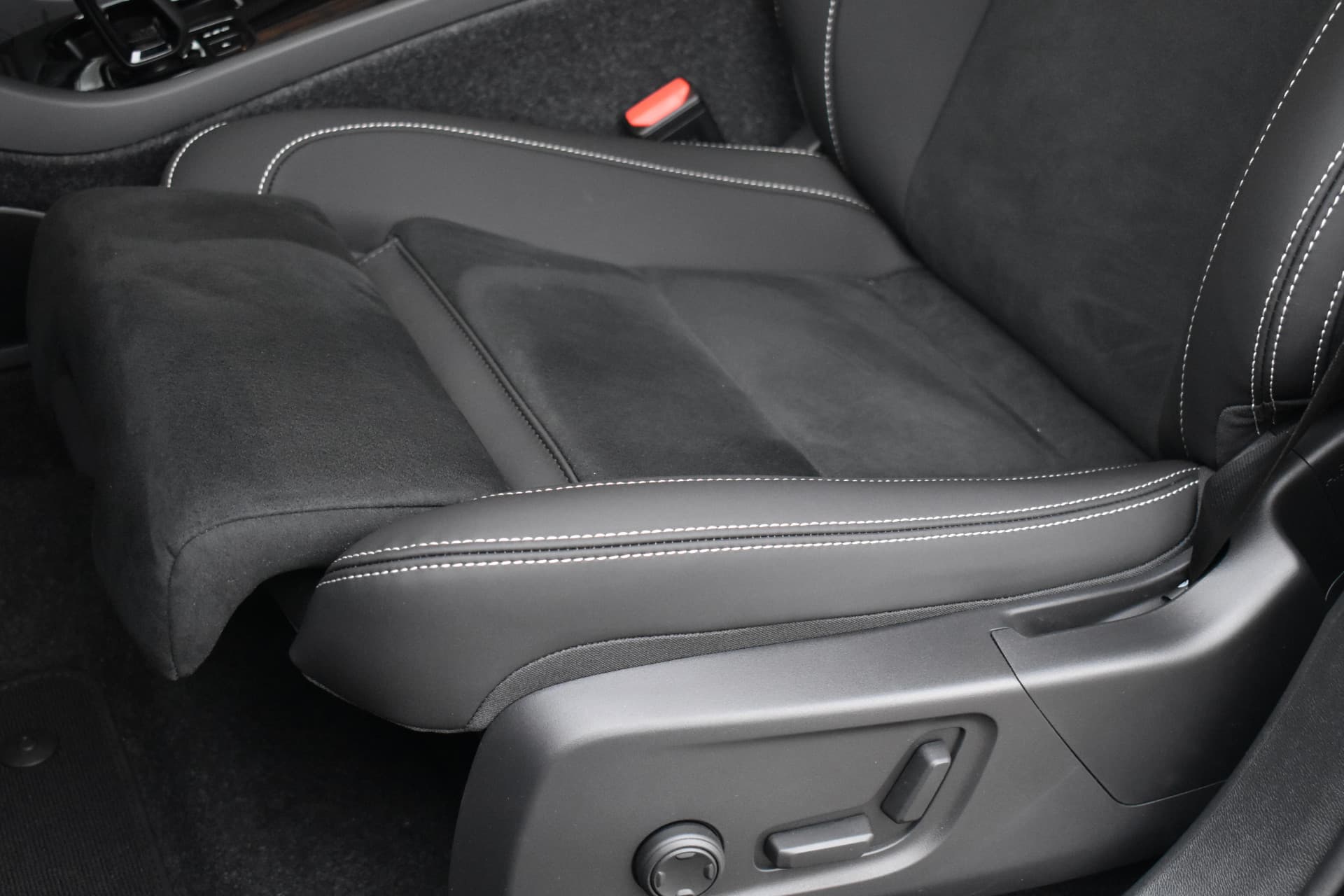 Volvo EX40 Twin Motor 408PK Ultra Black Edition 82 kWh thumbnail 6