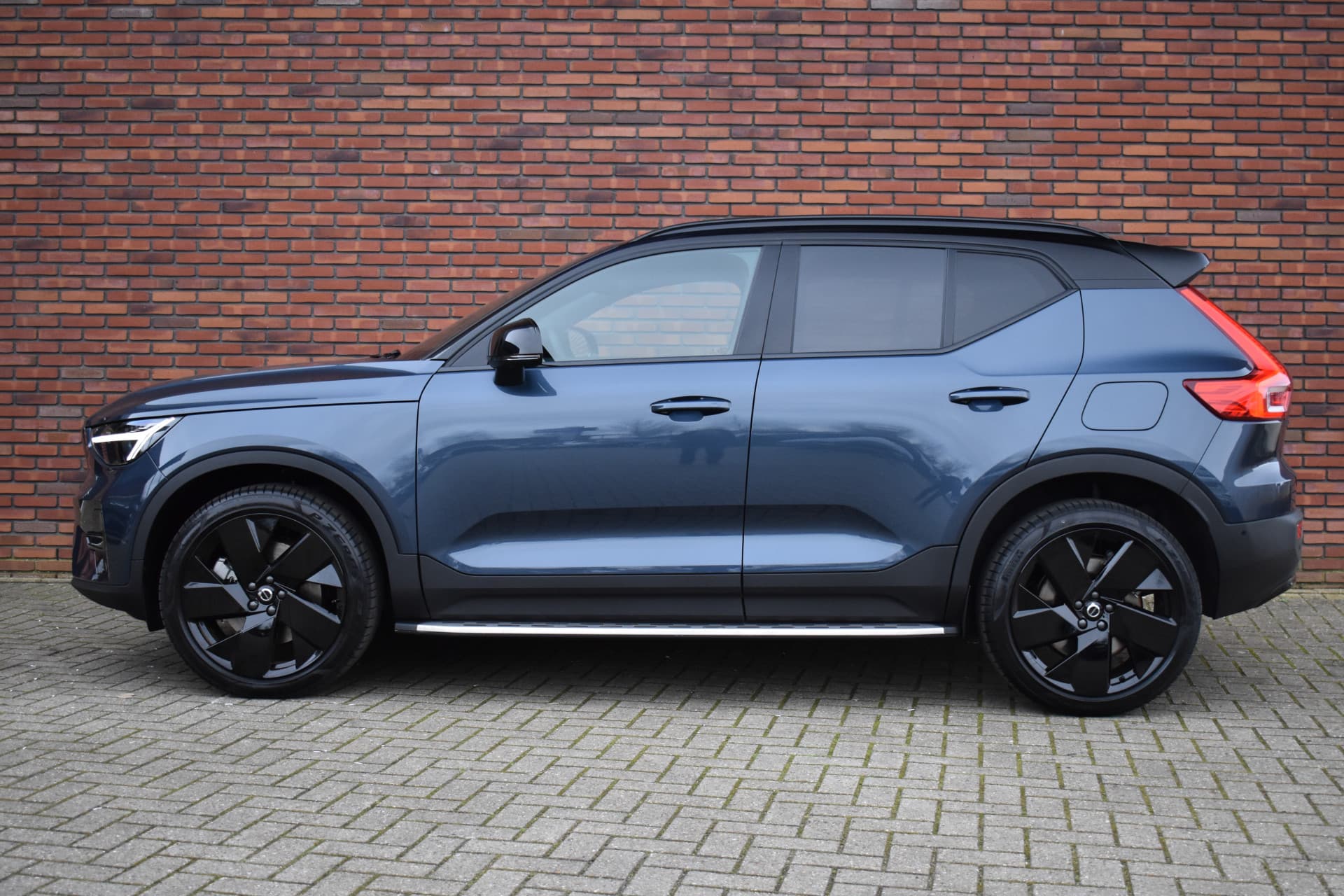 Volvo EX40 Twin Motor 408PK Ultra Black Edition 82 kWh thumbnail 10