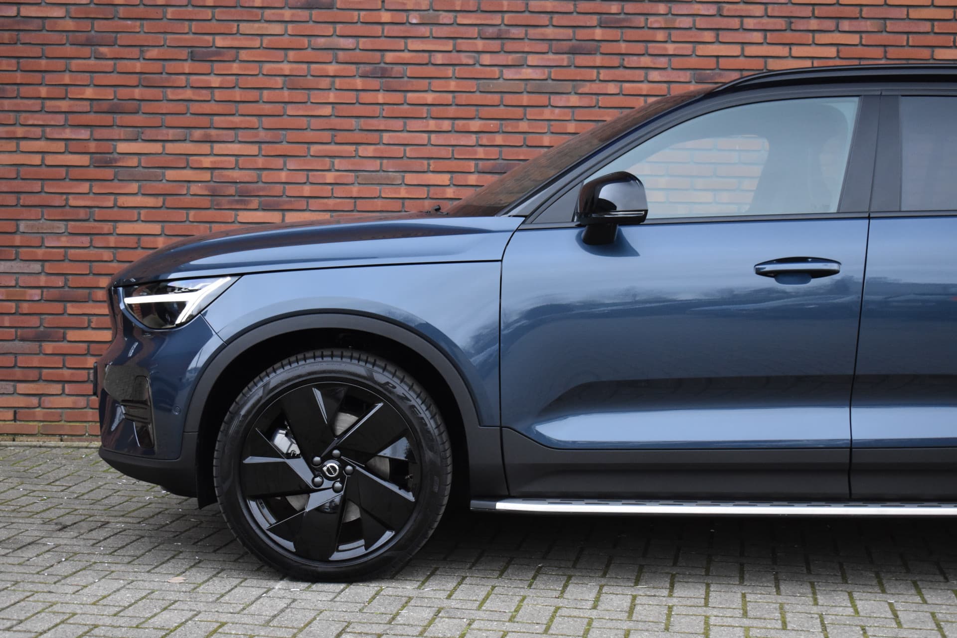 Volvo EX40 Twin Motor 408PK Ultra Black Edition 82 kWh thumbnail 11