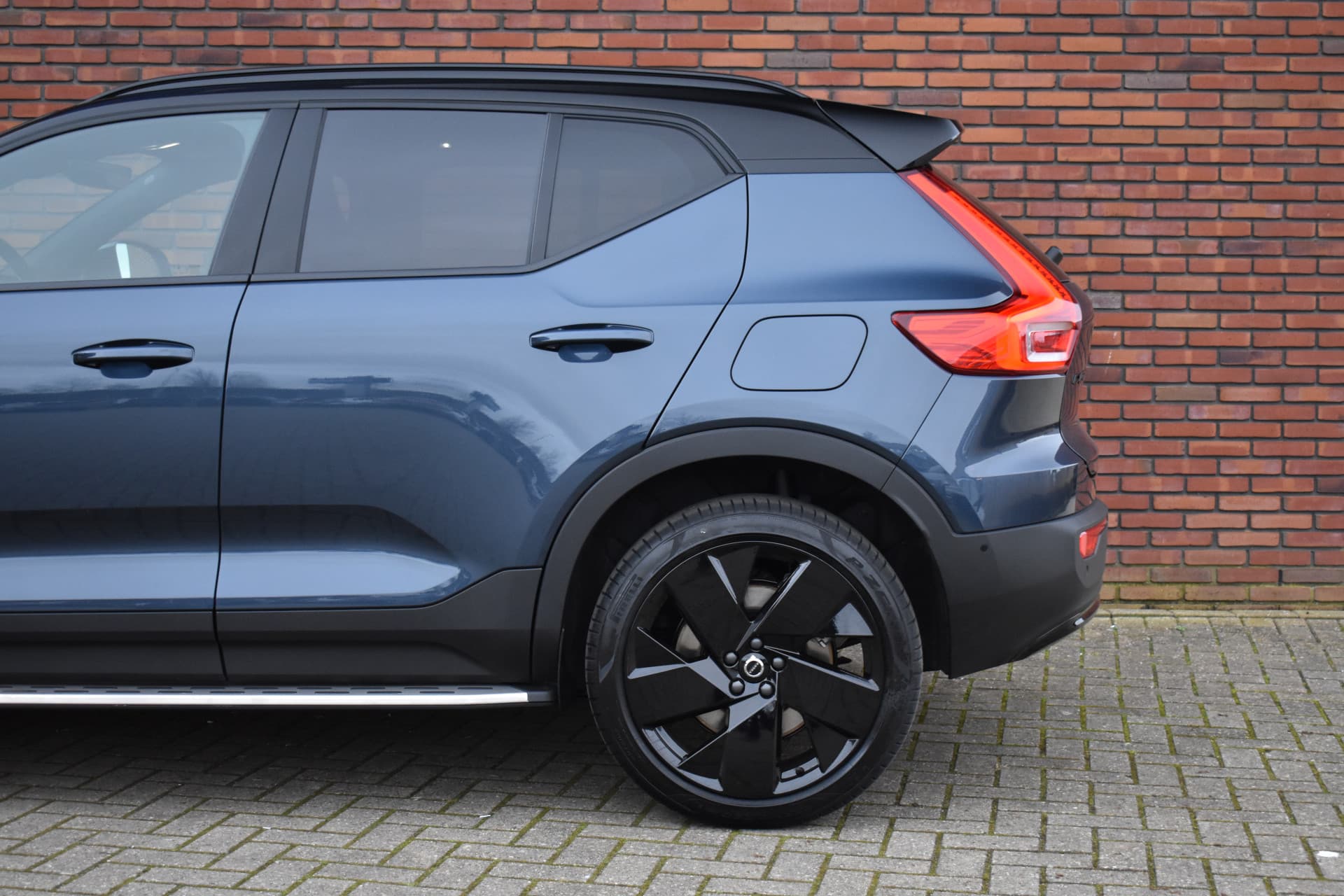 Volvo EX40 Twin Motor 408PK Ultra Black Edition 82 kWh thumbnail 12