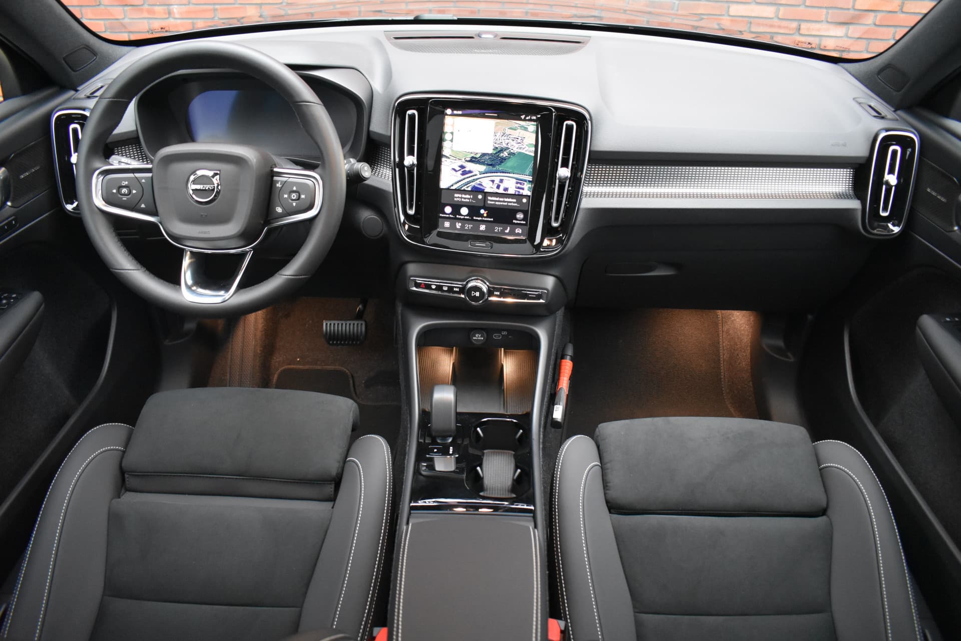 Volvo EX40 Twin Motor 408PK Ultra Black Edition 82 kWh thumbnail 13