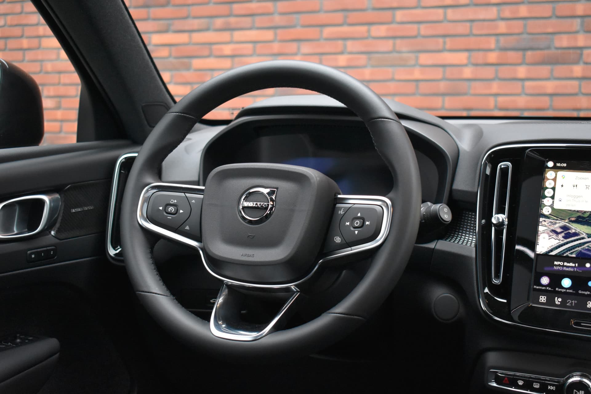 Volvo EX40 Twin Motor 408PK Ultra Black Edition 82 kWh thumbnail 14