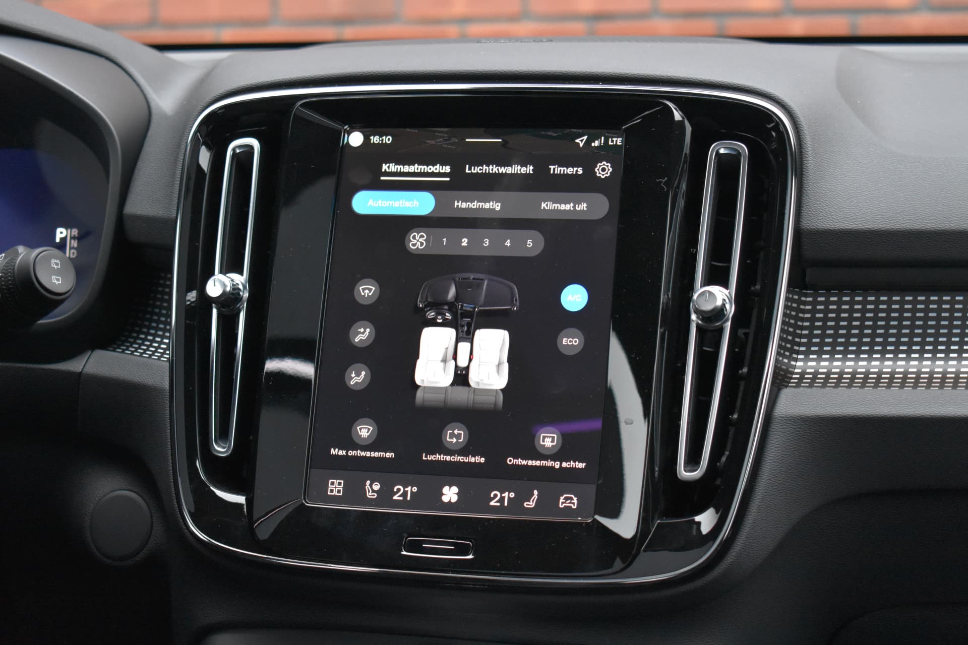 Volvo EX40 Twin Motor 408PK Ultra Black Edition 82 kWh thumbnail 17