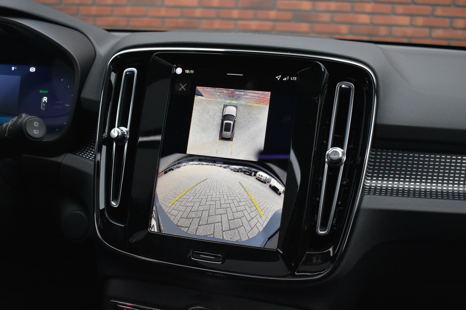 Volvo EX40 Twin Motor 408PK Ultra Black Edition 82 kWh thumbnail 18