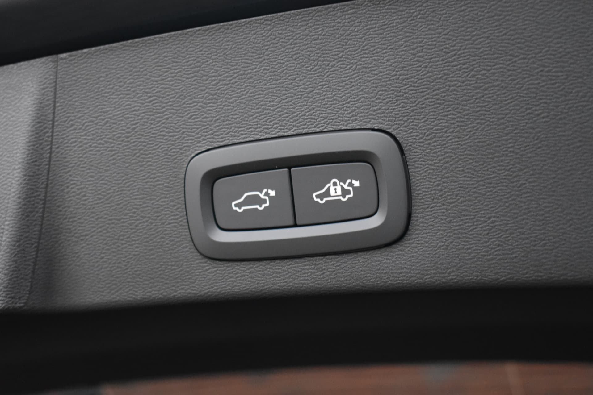 Volvo EX40 Twin Motor 408PK Ultra Black Edition 82 kWh thumbnail 22