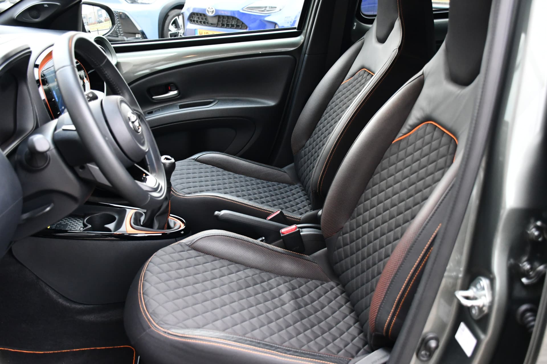 Toyota Aygo X 1.0 VVT-i MT Limited 72pk thumbnail 3