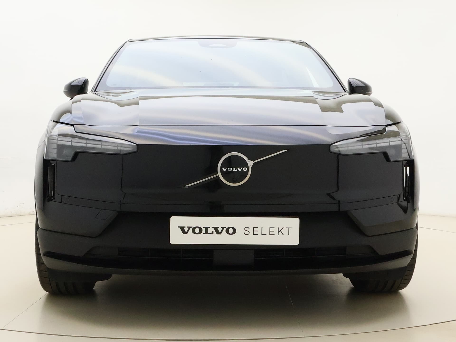 Volvo EX30 Extended Range Ultra / 20'' / Getint Glas / Elektr. Stoelen / 360 Camera / Panoramadak / Adapt. Cruise / BLIS / 22kw Boordlader / thumbnail 3