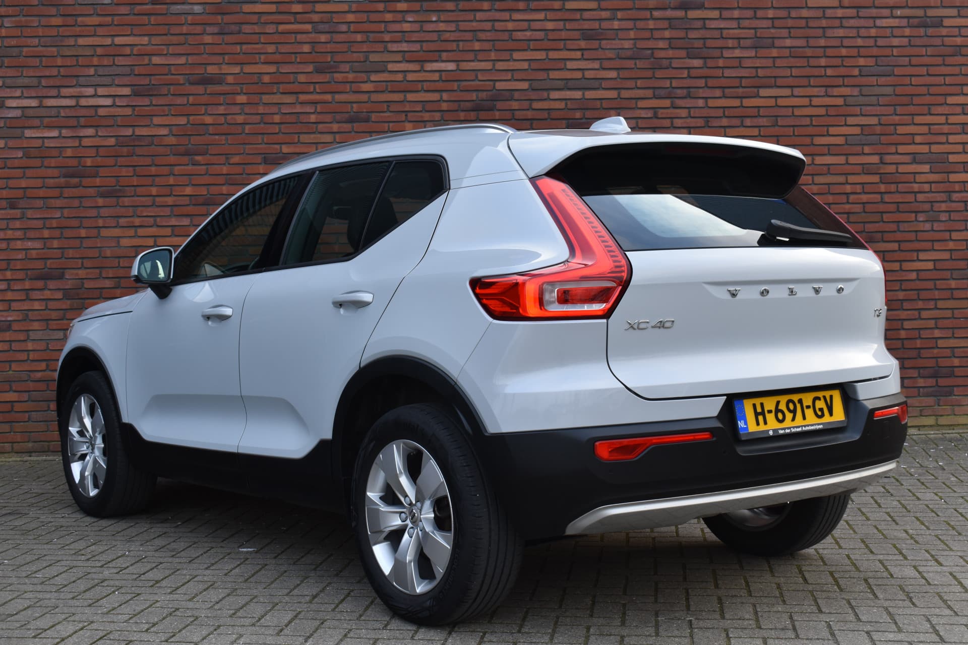 Volvo XC40 T3 163PK Momentum Pro thumbnail 2