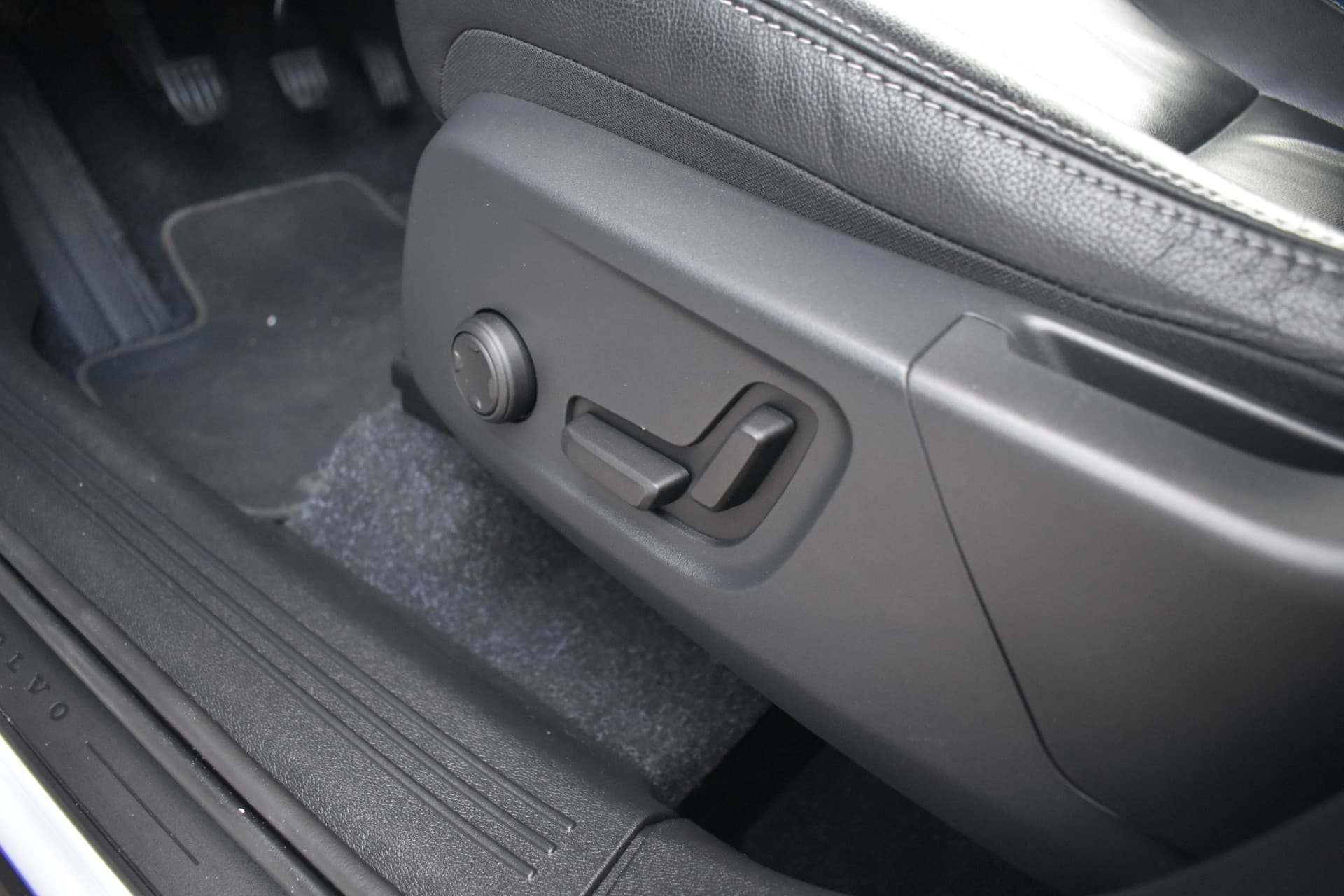 Volvo XC40 T3 163PK Momentum Pro thumbnail 24