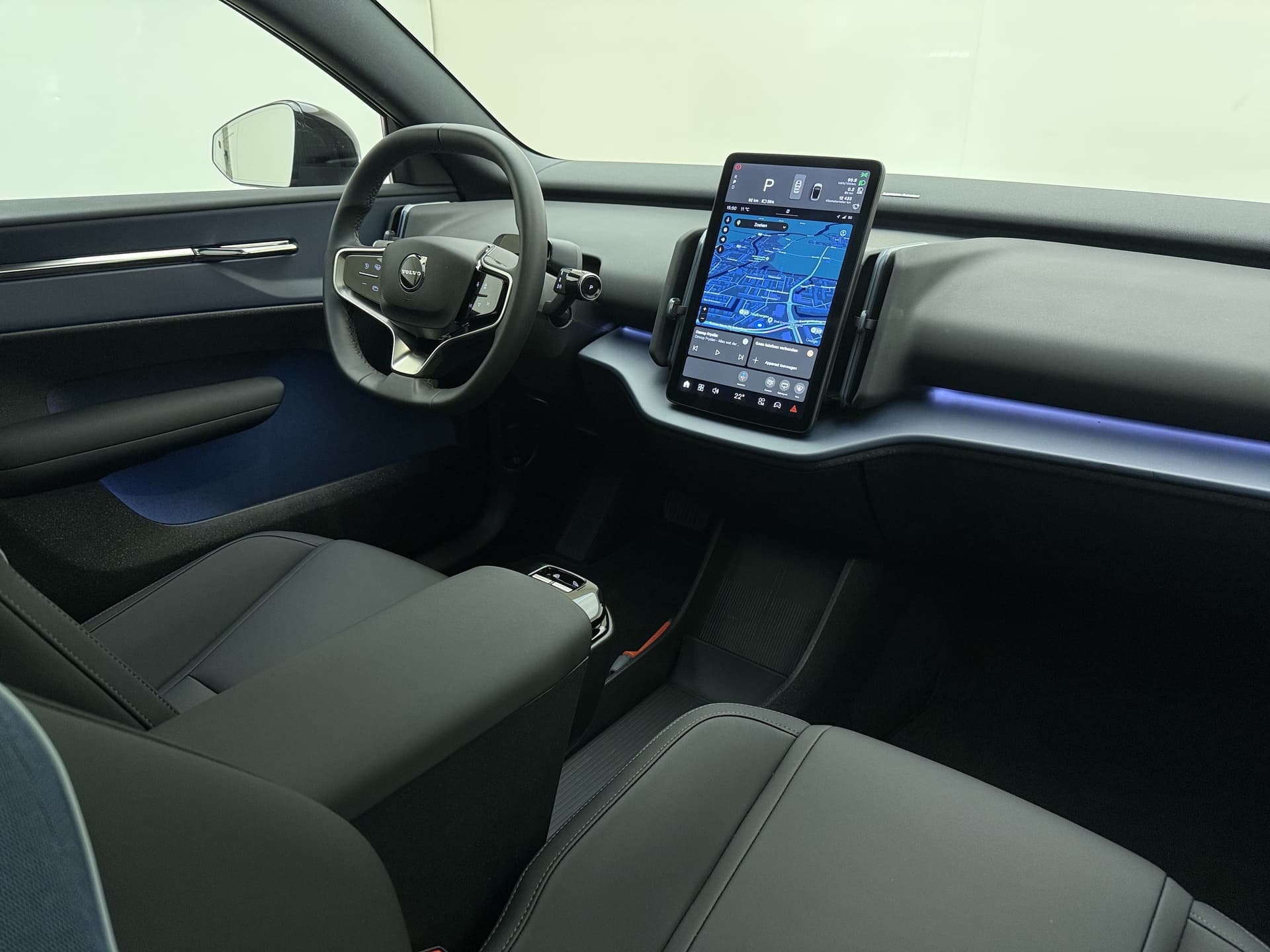 Volvo EX30 Extended Range Ultra / 20'' / Getint Glas / Elektr. Stoelen / 360 Camera / Panoramadak / Adapt. Cruise / BLIS / 22kw Boordlader / thumbnail 10