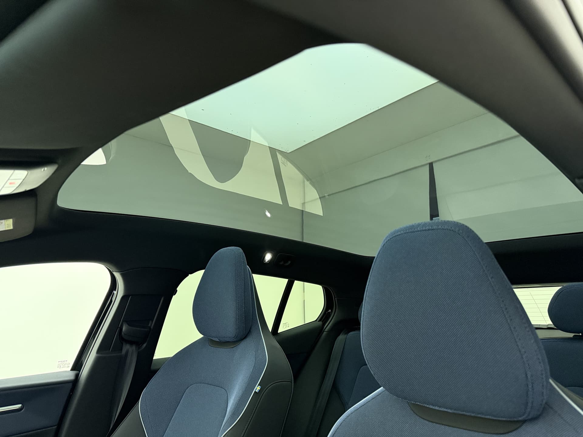 Volvo EX30 Extended Range Ultra / 20'' / Getint Glas / Elektr. Stoelen / 360 Camera / Panoramadak / Adapt. Cruise / BLIS / 22kw Boordlader / thumbnail 11