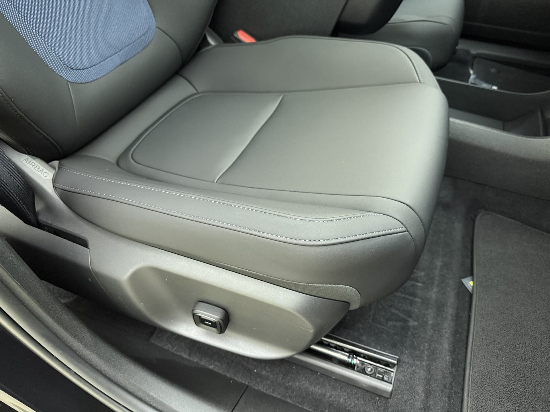 Volvo EX30 Extended Range Ultra / 20'' / Getint Glas / Elektr. Stoelen / 360 Camera / Panoramadak / Adapt. Cruise / BLIS / 22kw Boordlader / thumbnail 23