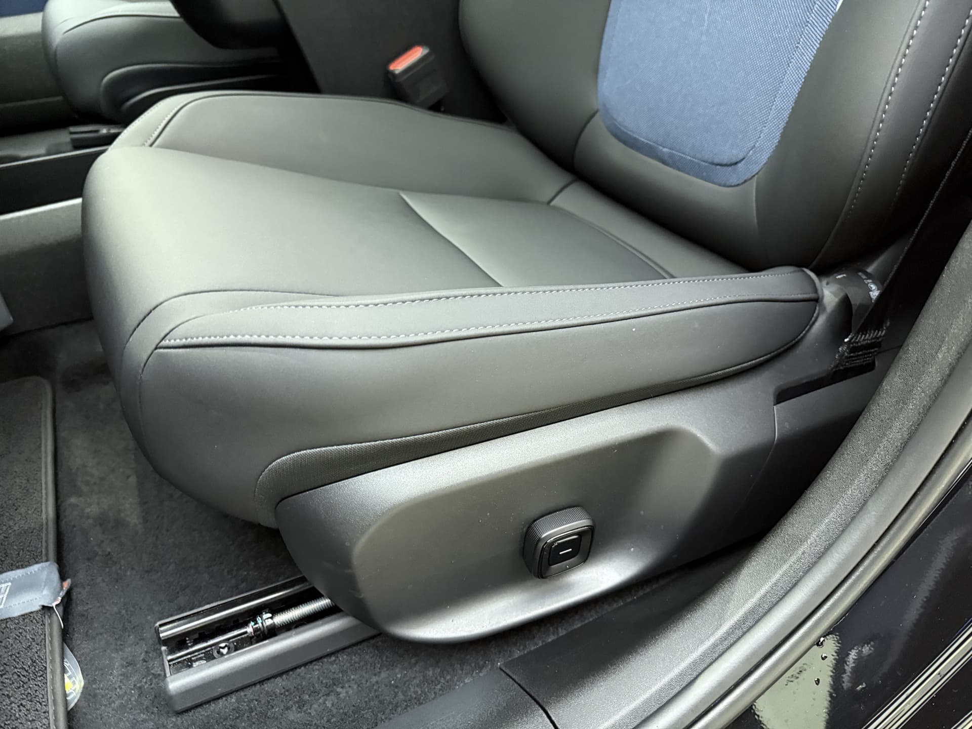 Volvo EX30 Extended Range Ultra / 20'' / Getint Glas / Elektr. Stoelen / 360 Camera / Panoramadak / Adapt. Cruise / BLIS / 22kw Boordlader / thumbnail 24