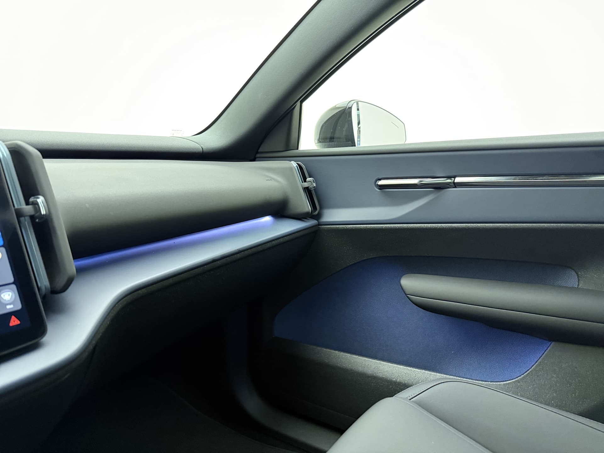 Volvo EX30 Extended Range Ultra / 20'' / Getint Glas / Elektr. Stoelen / 360 Camera / Panoramadak / Adapt. Cruise / BLIS / 22kw Boordlader / thumbnail 38