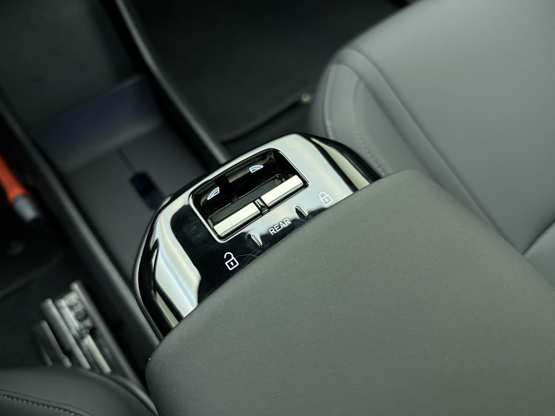 Volvo EX30 Extended Range Ultra / 20'' / Getint Glas / Elektr. Stoelen / 360 Camera / Panoramadak / Adapt. Cruise / BLIS / 22kw Boordlader / thumbnail 40