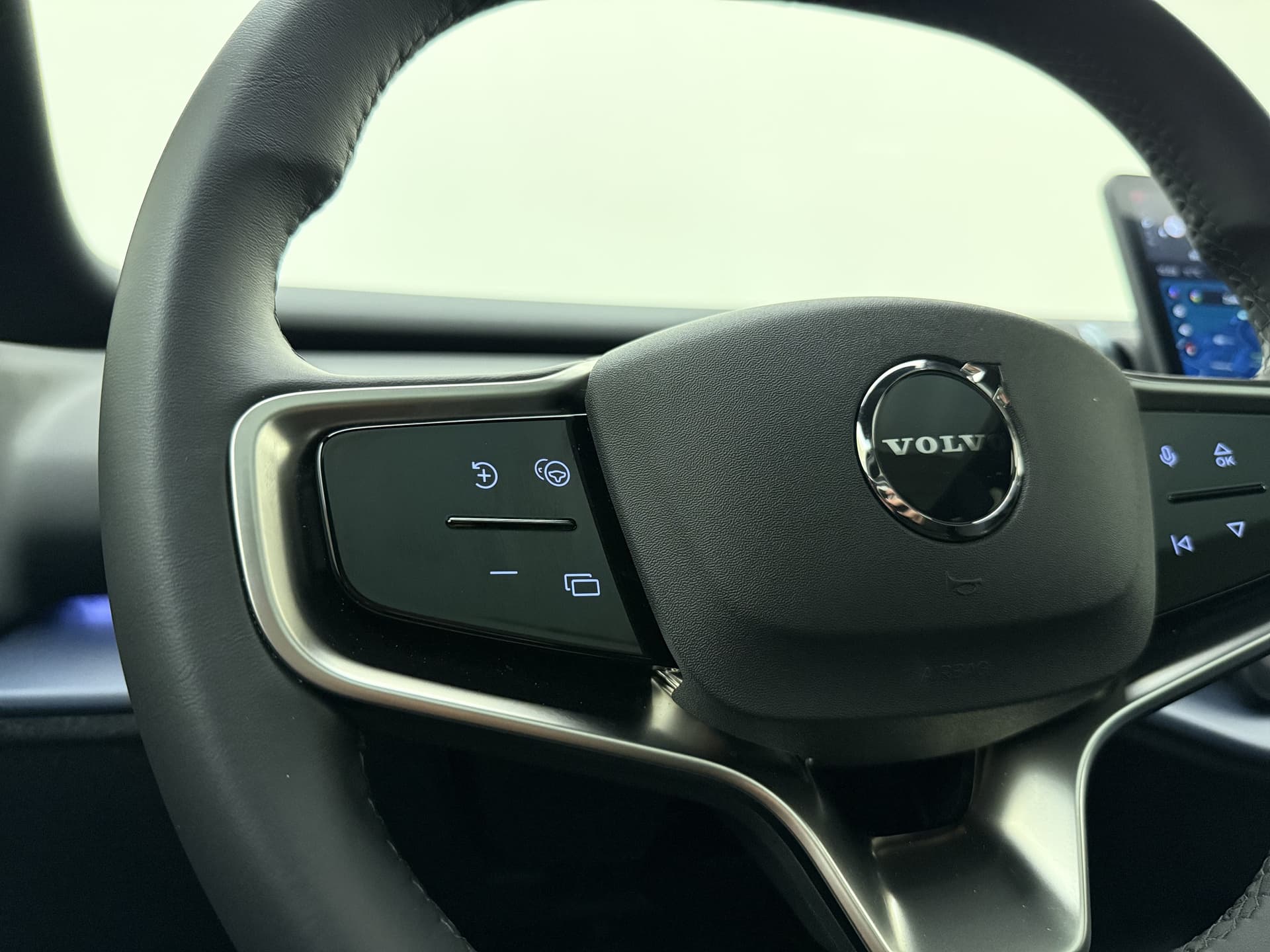 Volvo EX30 Extended Range Ultra / 20'' / Getint Glas / Elektr. Stoelen / 360 Camera / Panoramadak / Adapt. Cruise / BLIS / 22kw Boordlader / thumbnail 42