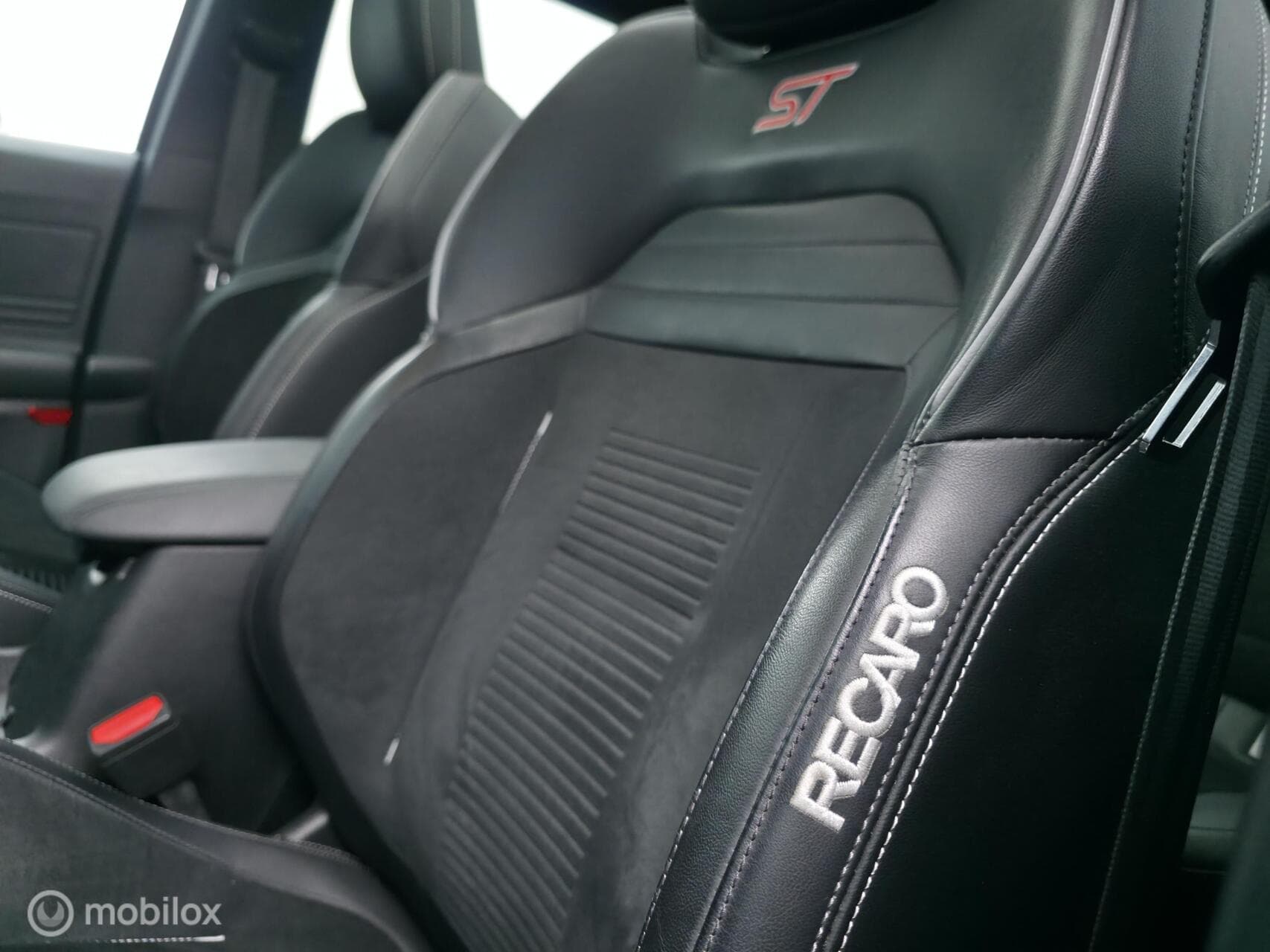 Ford Focus thumbnail 9