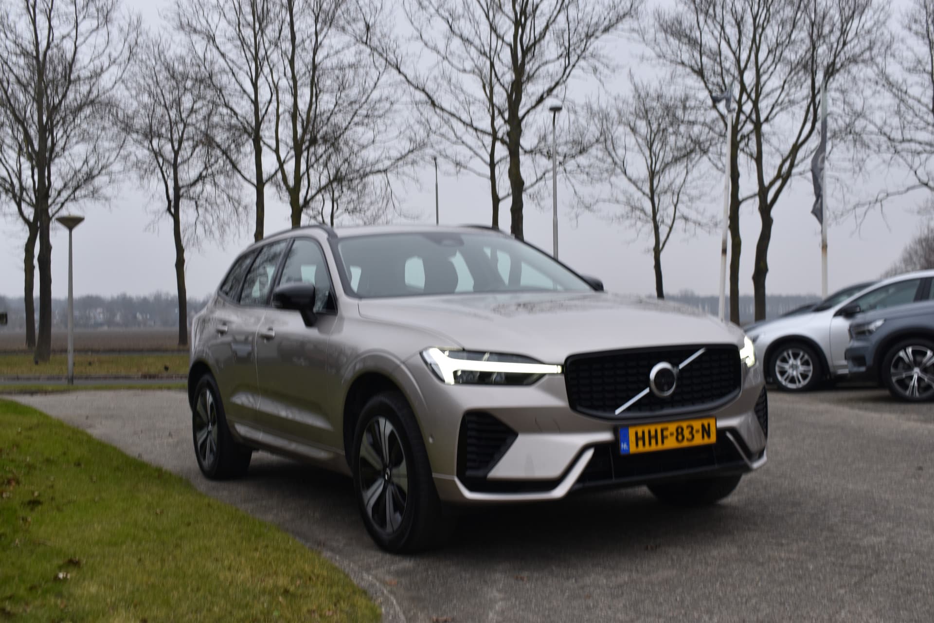 Volvo XC60 T6 350PK Plug-in hybrid AWD Plus Dark thumbnail 2