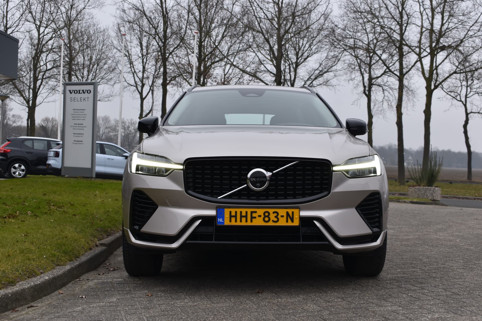 Volvo XC60 T6 350PK Plug-in hybrid AWD Plus Dark thumbnail 3