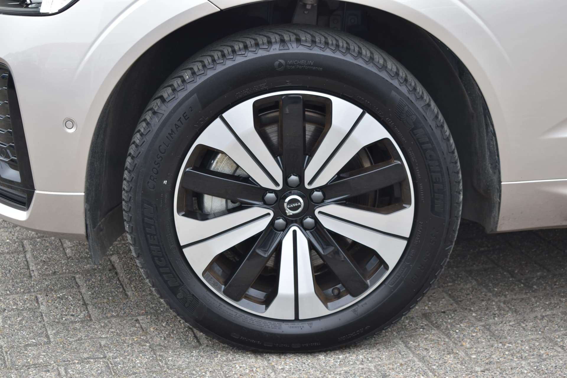 Volvo XC60 T6 350PK Plug-in hybrid AWD Plus Dark thumbnail 6