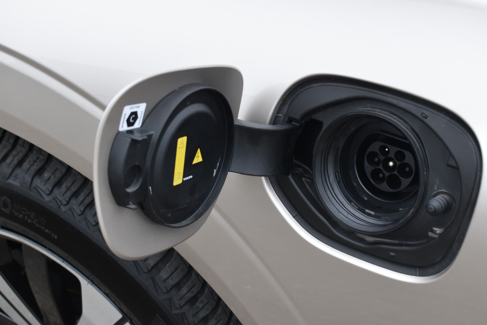 Volvo XC60 T6 350PK Plug-in hybrid AWD Plus Dark thumbnail 7