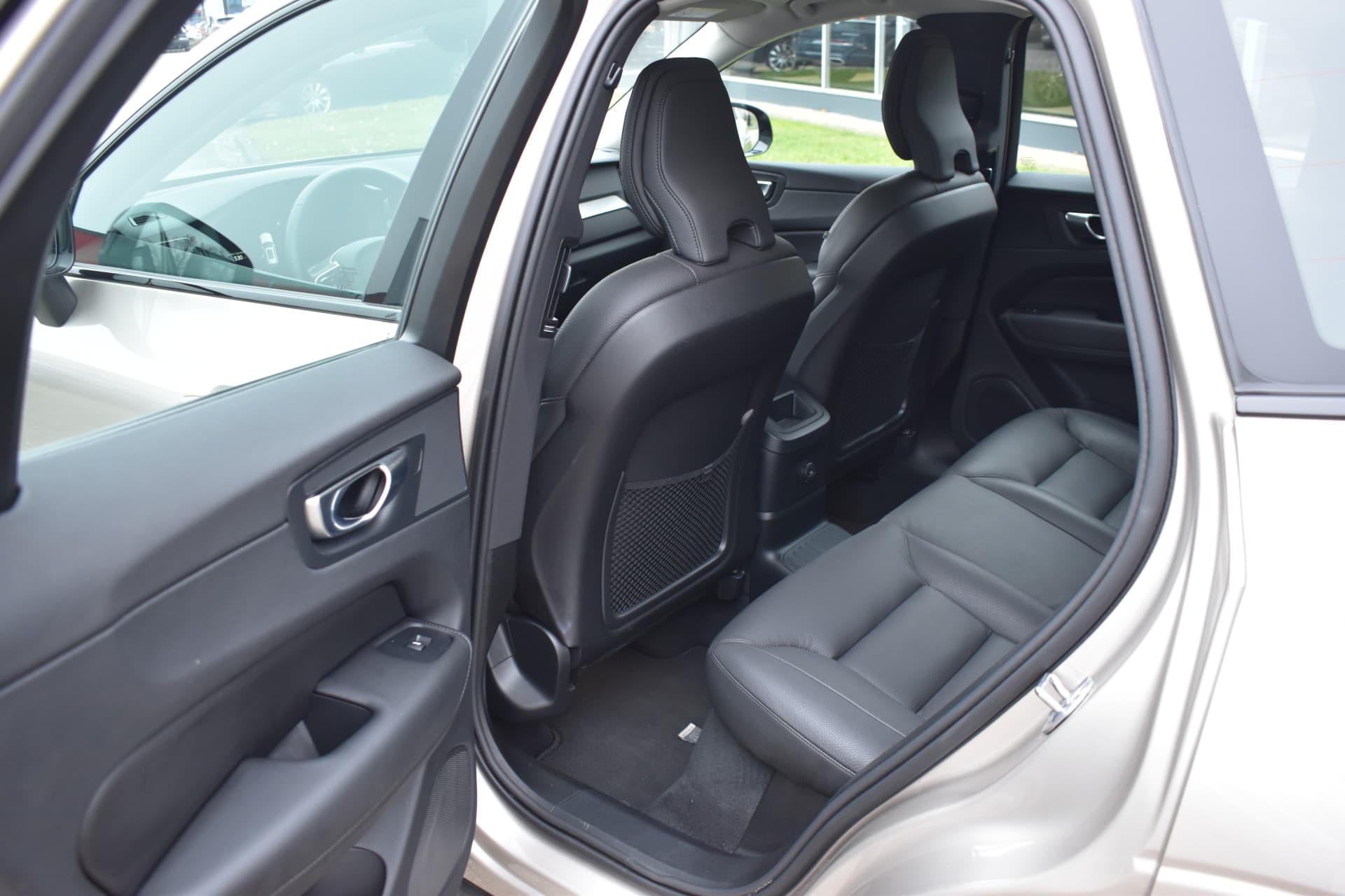 Volvo XC60 T6 350PK Plug-in hybrid AWD Plus Dark thumbnail 22