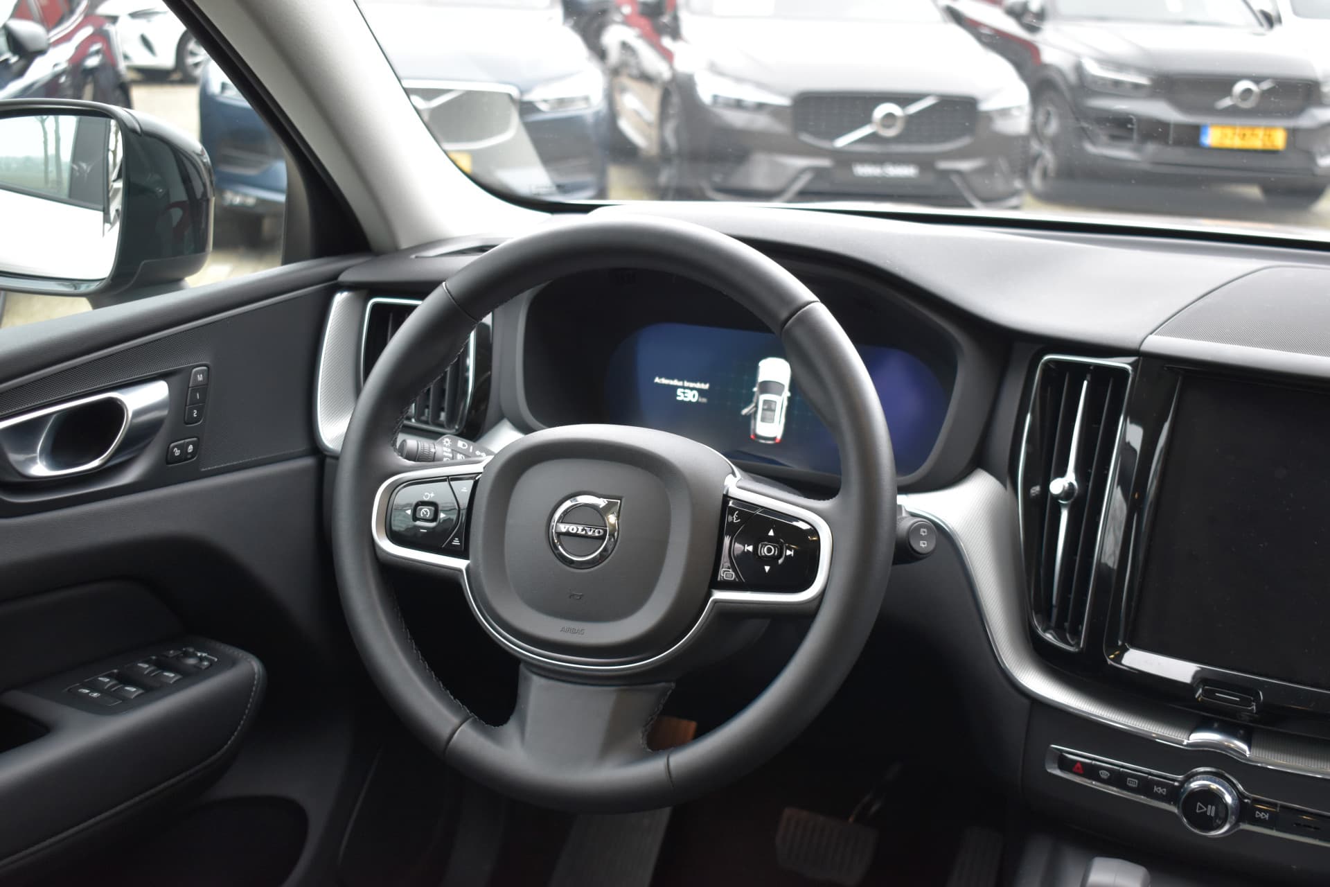 Volvo XC60 T6 350PK Plug-in hybrid AWD Plus Dark thumbnail 26