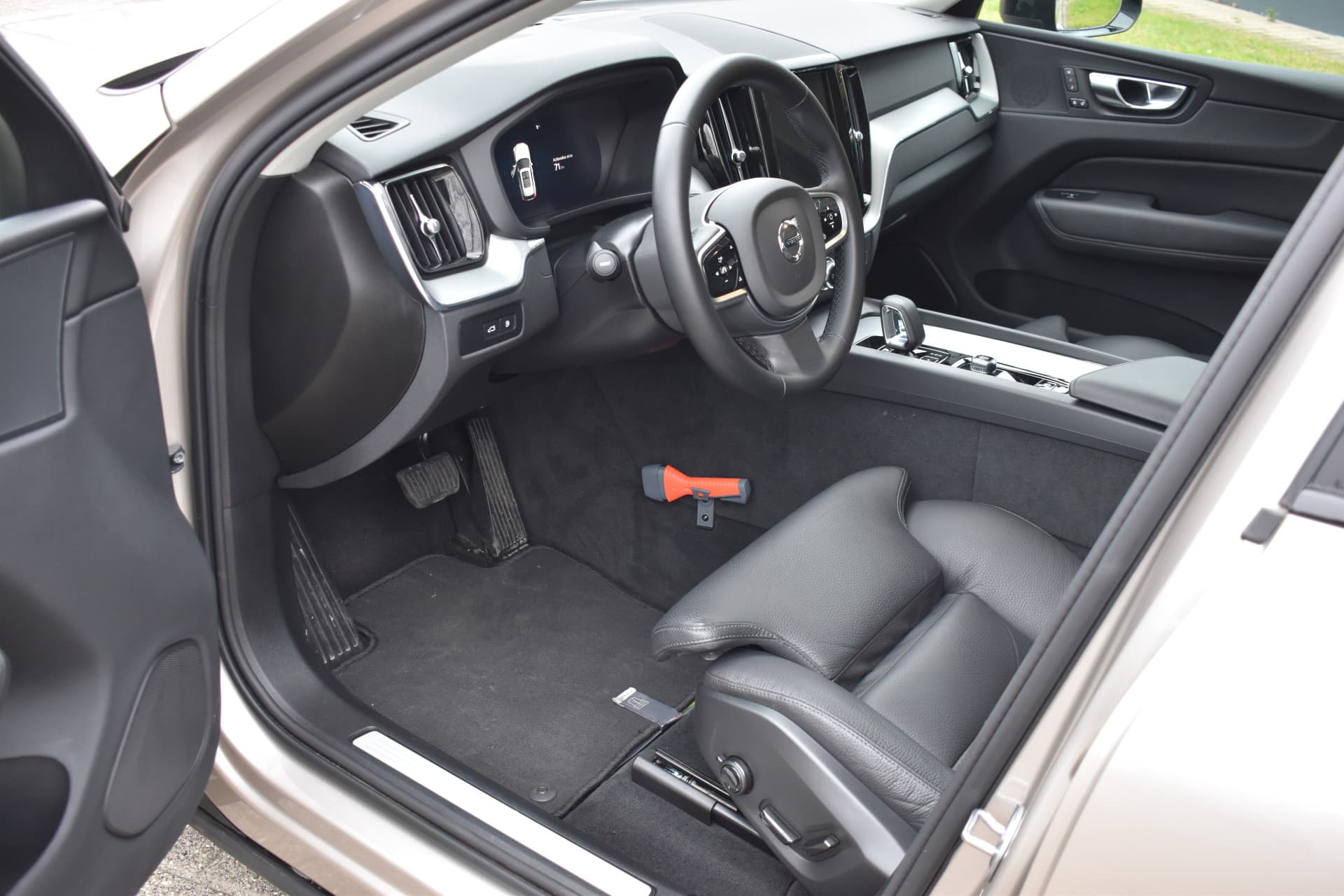 Volvo XC60 T6 350PK Plug-in hybrid AWD Plus Dark thumbnail 27