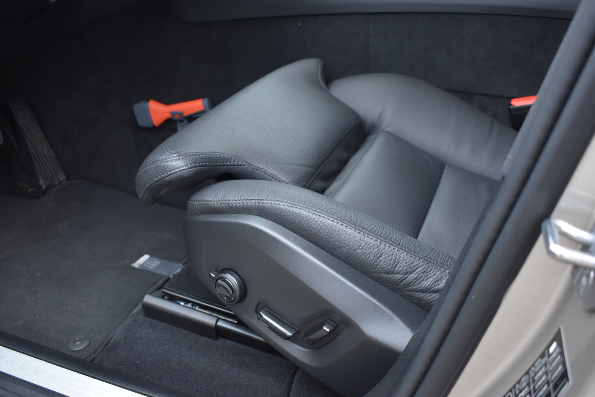 Volvo XC60 T6 350PK Plug-in hybrid AWD Plus Dark thumbnail 29