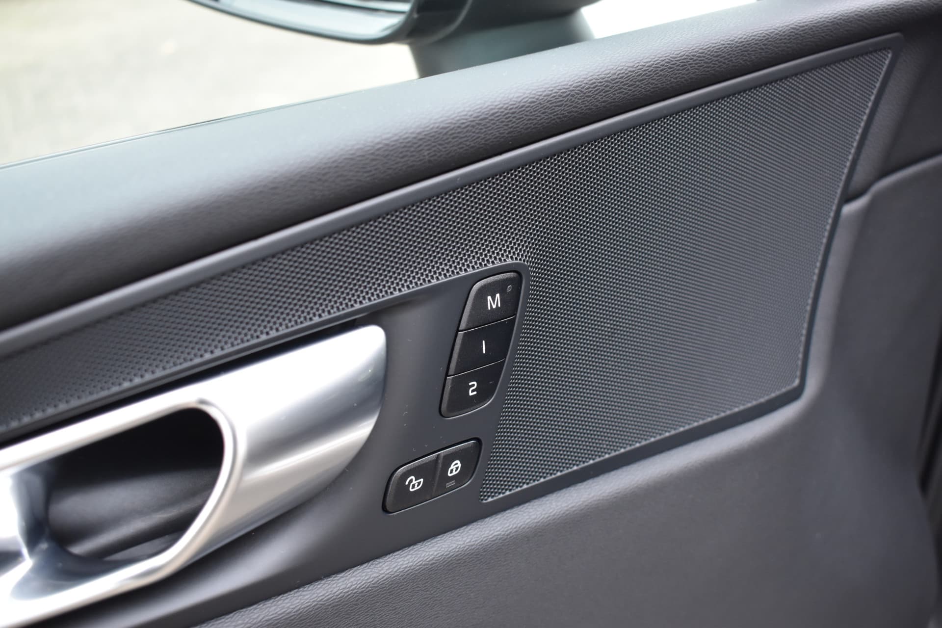 Volvo XC60 T6 350PK Plug-in hybrid AWD Plus Dark thumbnail 31