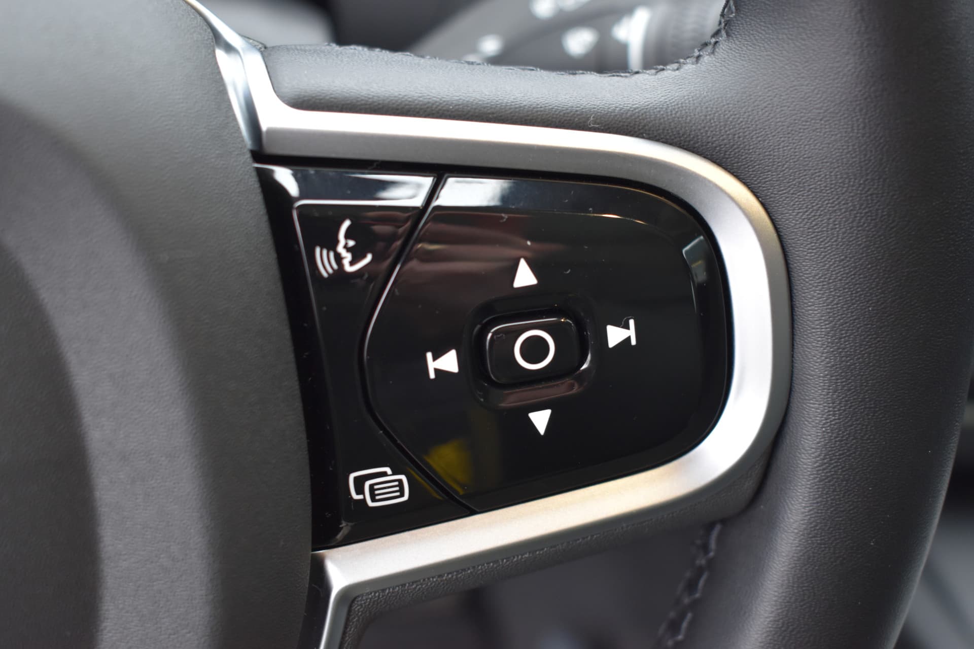 Volvo XC60 T6 350PK Plug-in hybrid AWD Plus Dark thumbnail 34