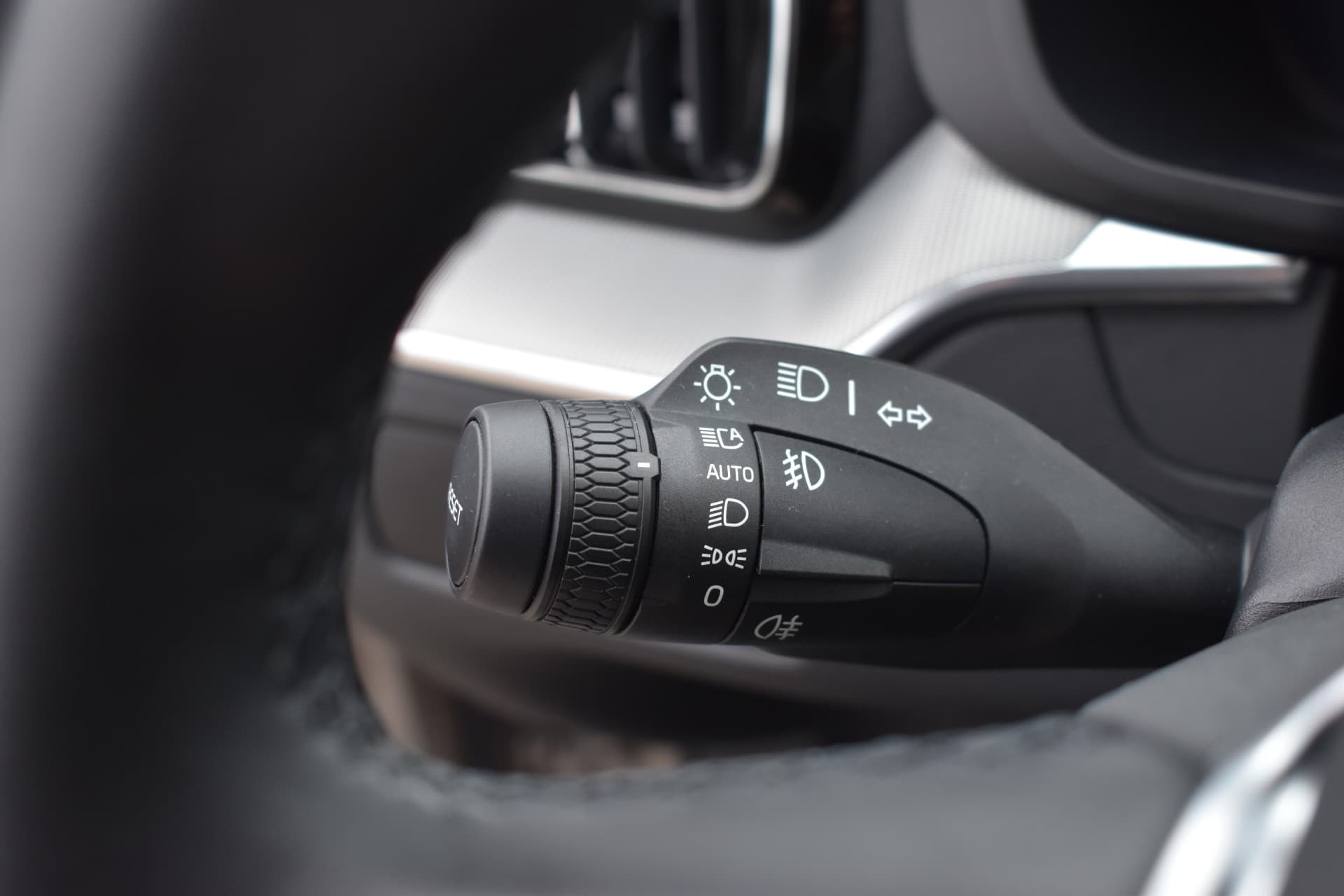 Volvo XC60 T6 350PK Plug-in hybrid AWD Plus Dark thumbnail 35