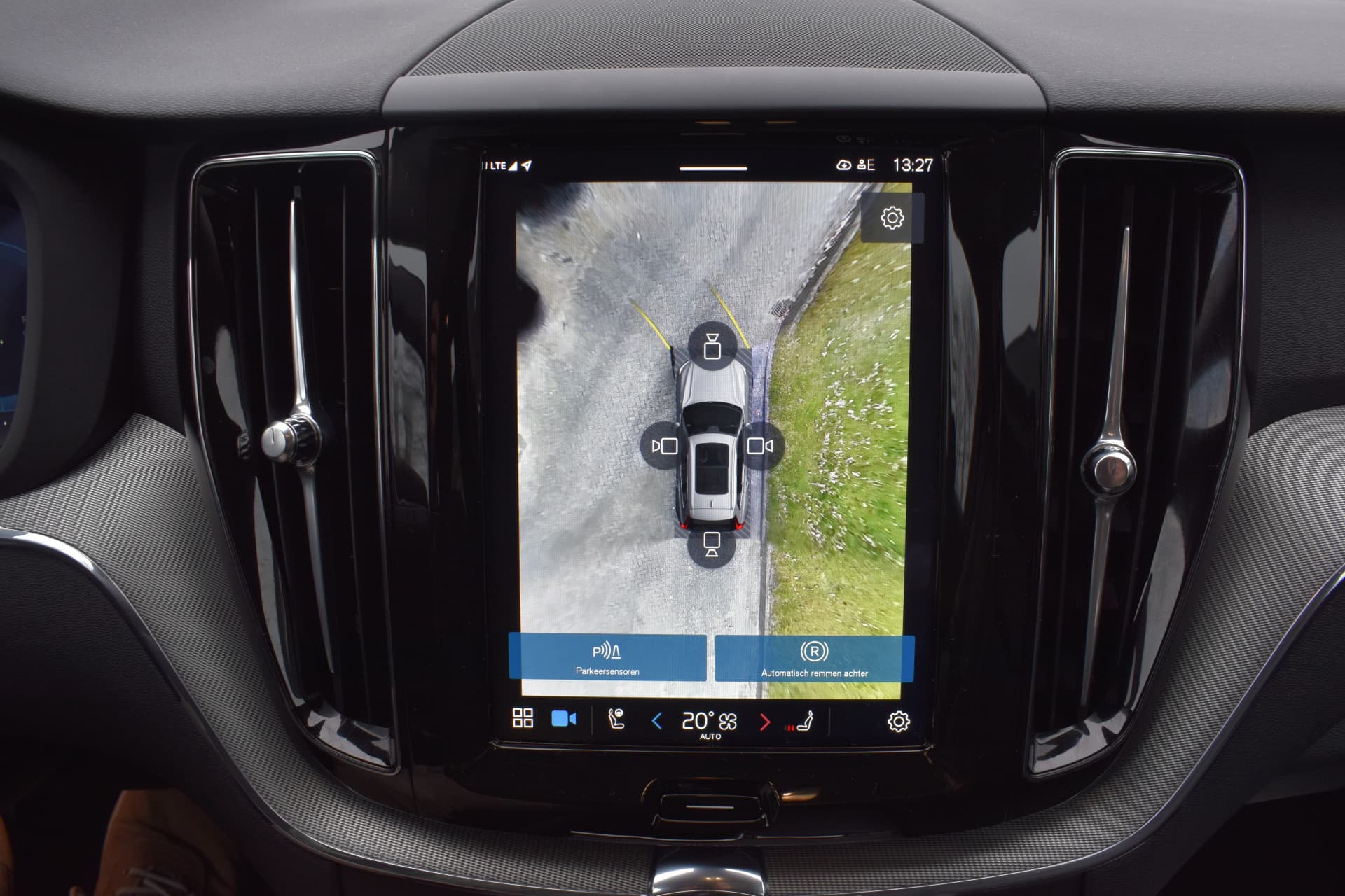 Volvo XC60 T6 350PK Plug-in hybrid AWD Plus Dark thumbnail 42