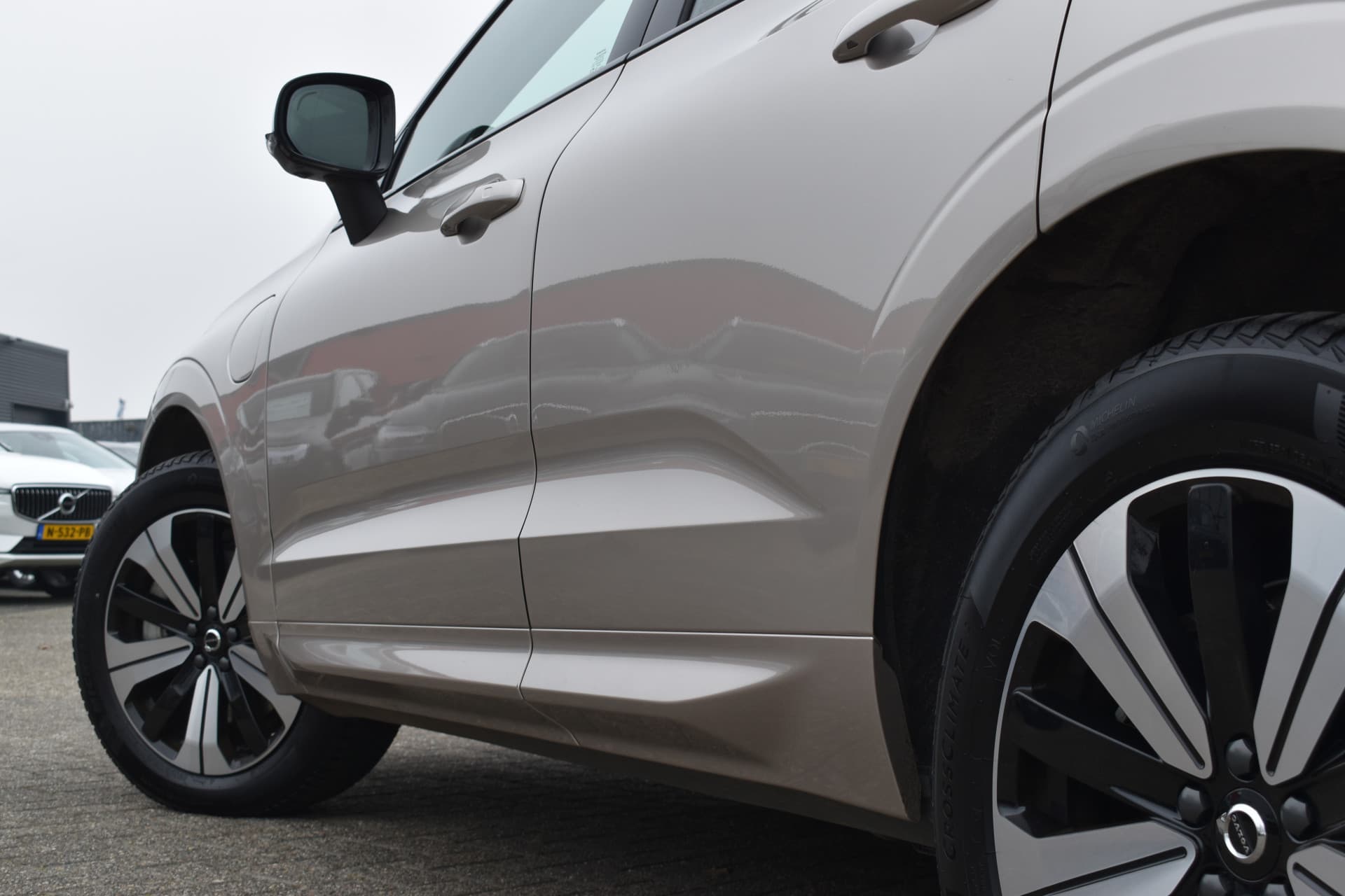 Volvo XC60 T6 350PK Plug-in hybrid AWD Plus Dark thumbnail 12