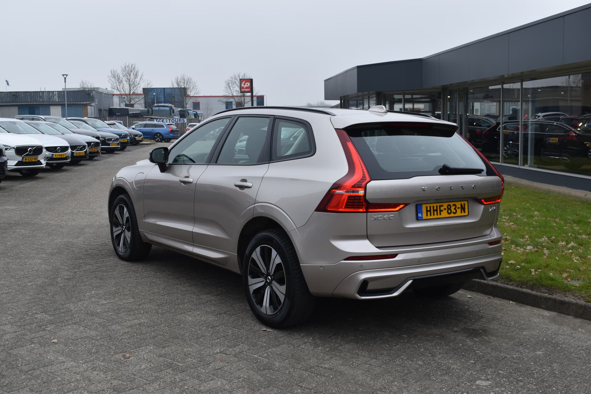 Volvo XC60 T6 350PK Plug-in hybrid AWD Plus Dark thumbnail 13