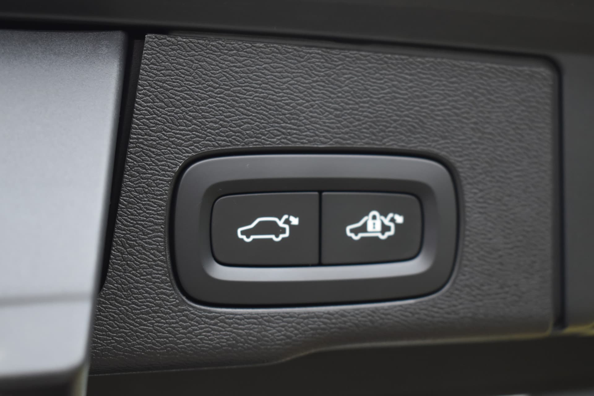 Volvo XC60 T6 350PK Plug-in hybrid AWD Plus Dark thumbnail 20