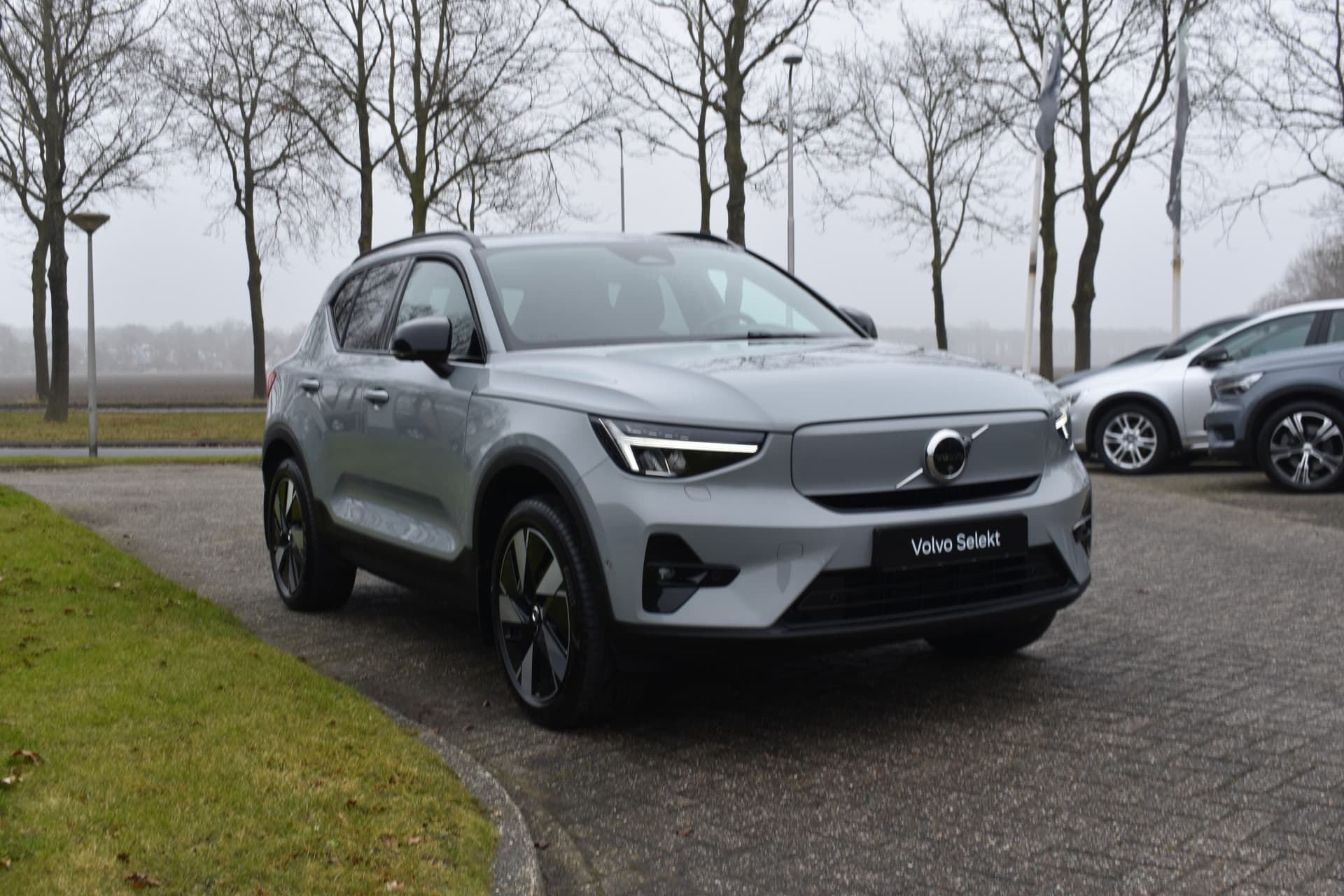 Volvo EX40 Extended Range 252PK Plus 82 kWh thumbnail 2