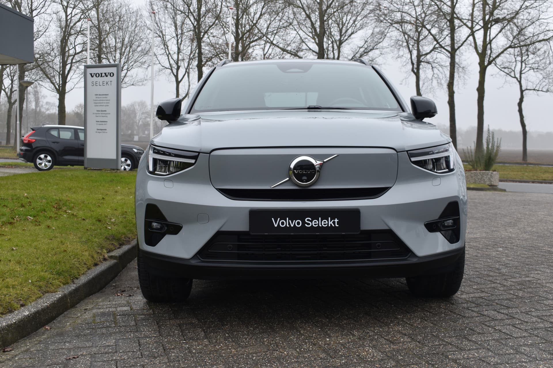 Volvo EX40 Extended Range 252PK Plus 82 kWh thumbnail 3