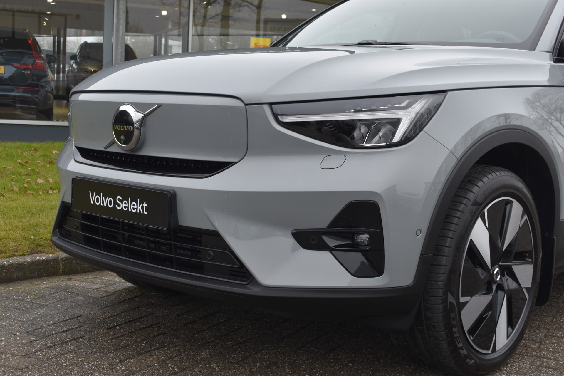 Volvo EX40 Extended Range 252PK Plus 82 kWh thumbnail 4