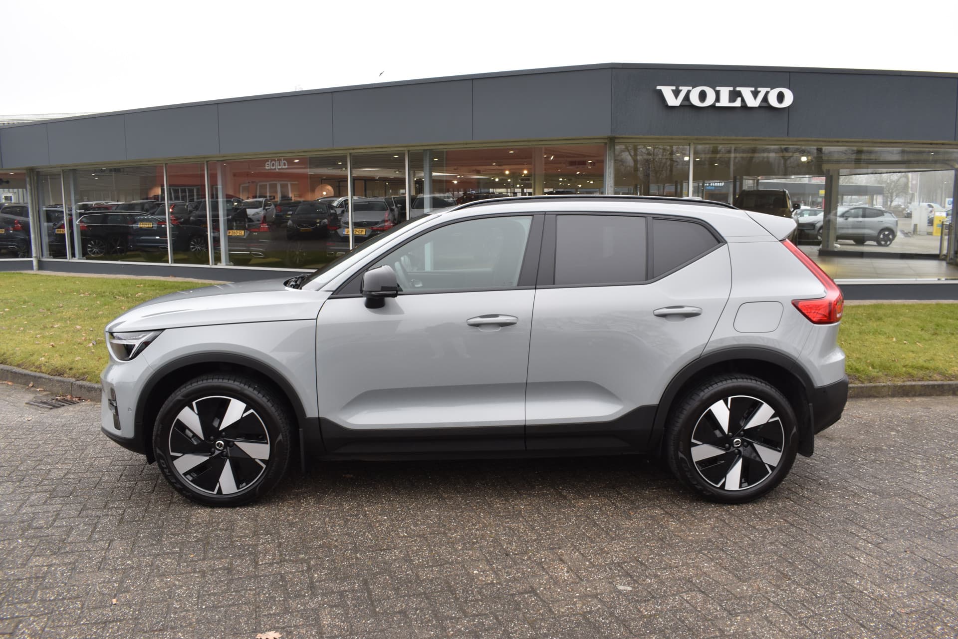 Volvo EX40 Extended Range 252PK Plus 82 kWh thumbnail 9