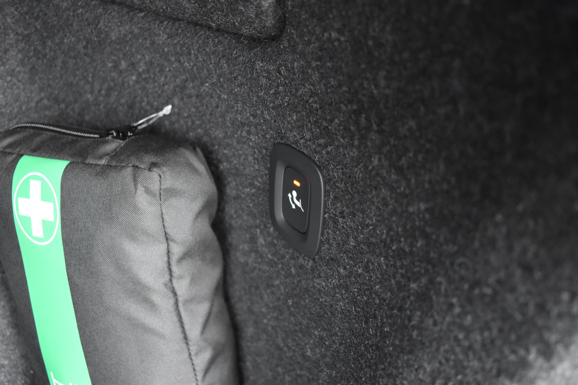 Volvo EX40 Extended Range 252PK Plus 82 kWh thumbnail 17