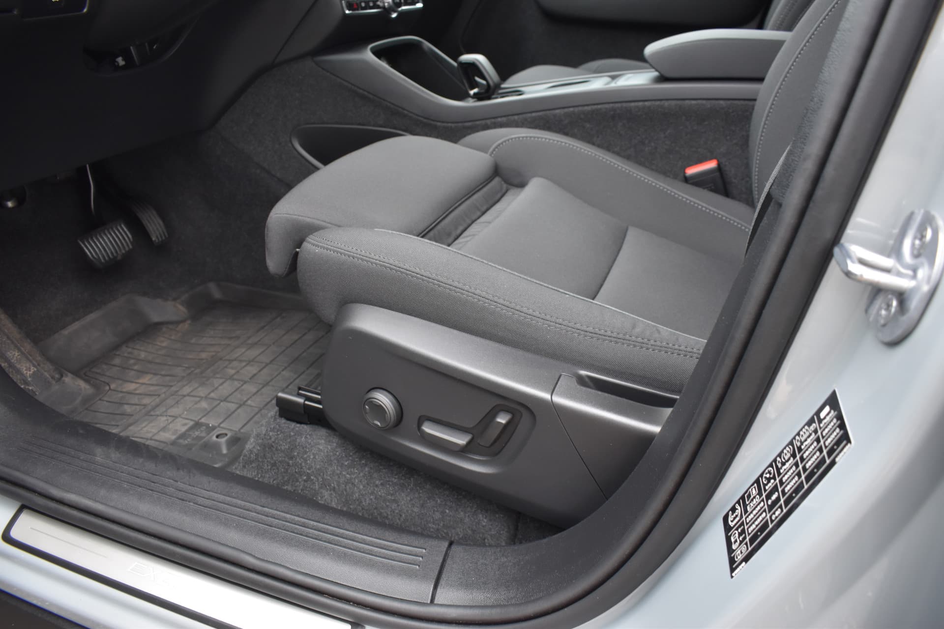 Volvo EX40 Extended Range 252PK Plus 82 kWh thumbnail 27