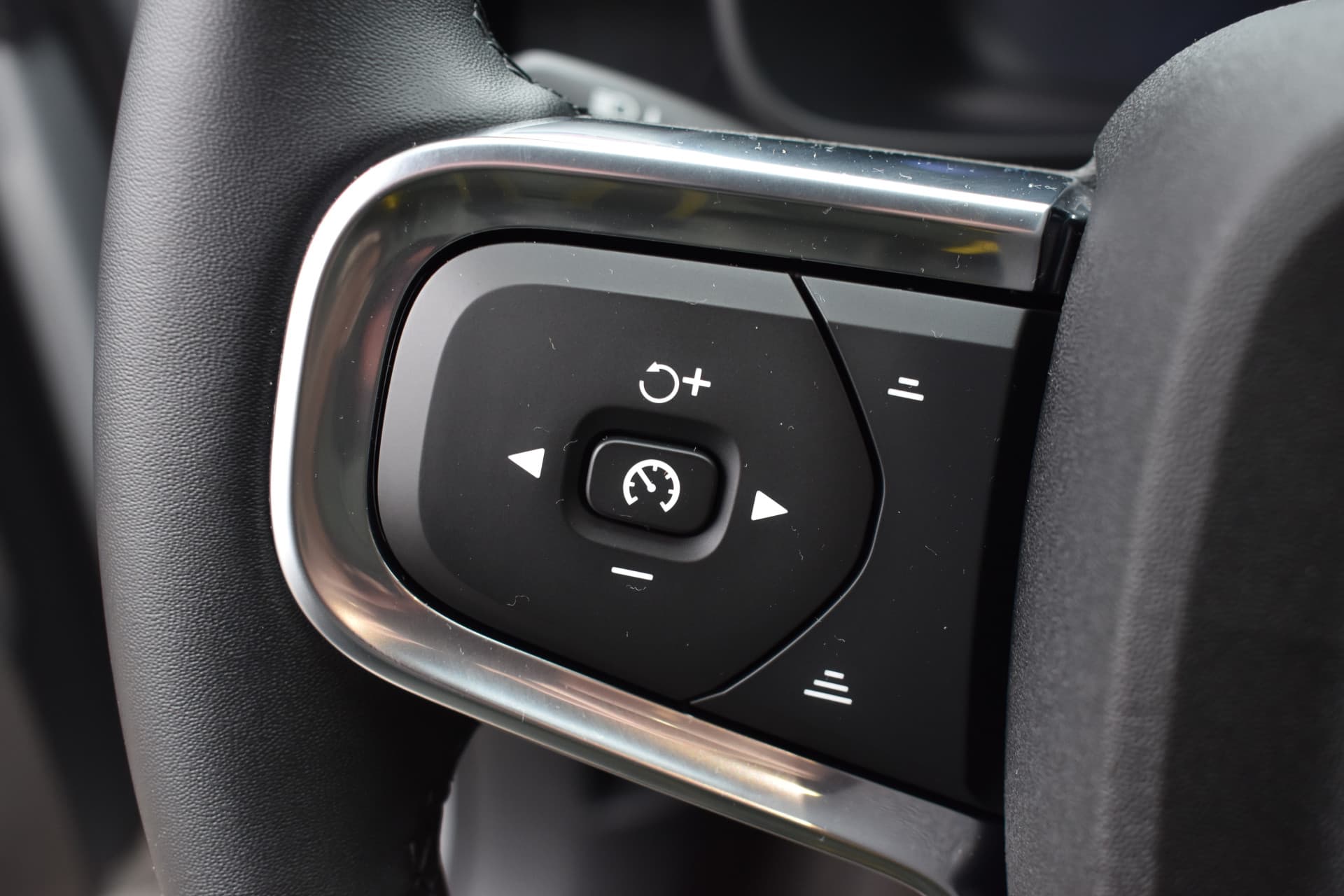 Volvo EX40 Extended Range 252PK Plus 82 kWh thumbnail 31